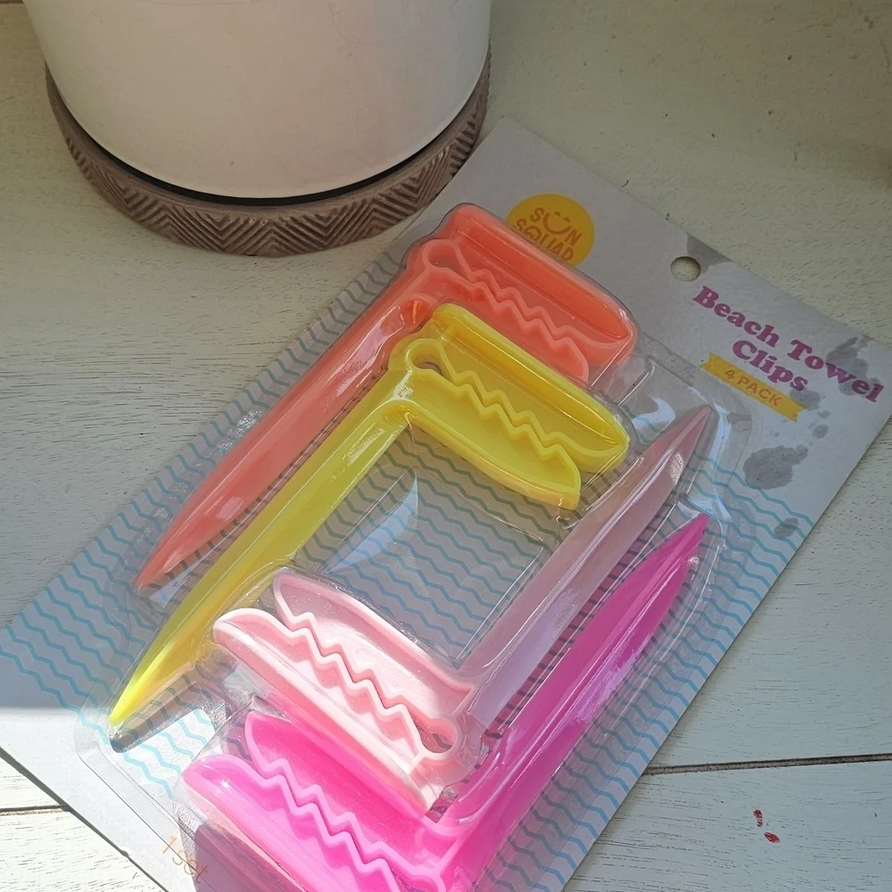 Sun Squad Beach Towel Clips - Yellow and Pink